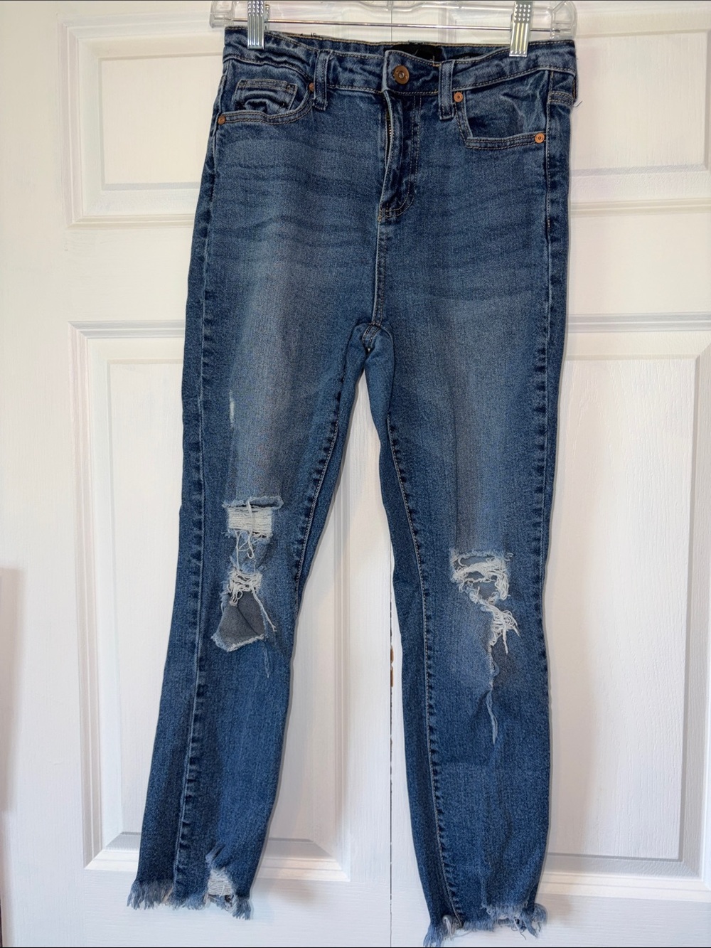 Kendall + Kylie Relaxed Skinny Distressed Jeans – Size 3/26
